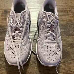Women's New Balance fresh foam 860, size 10
